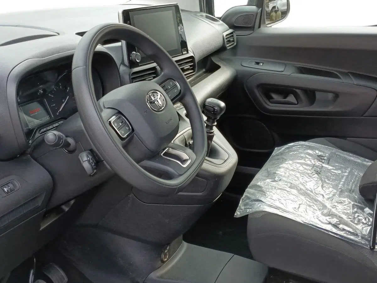 Toyota Proace City Furgone usata a Milano (7)