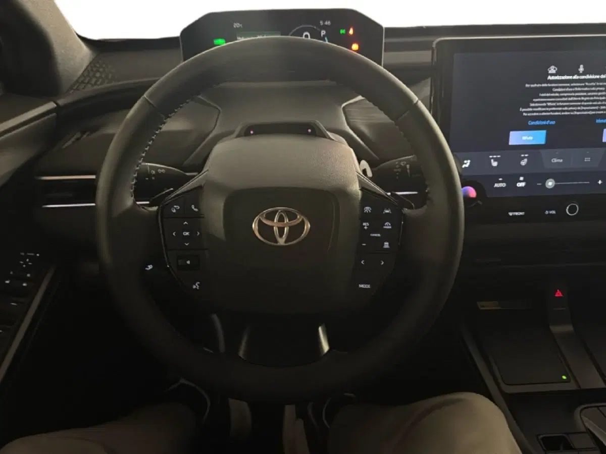 Toyota Toyota C-HR nuova a Milano (10)