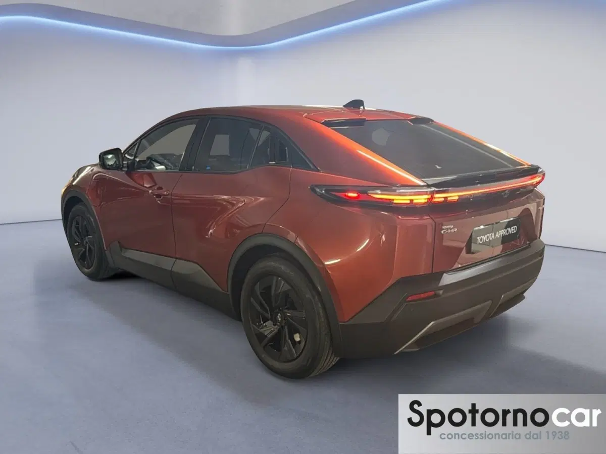 Toyota Toyota C-HR nuova a Milano (2)