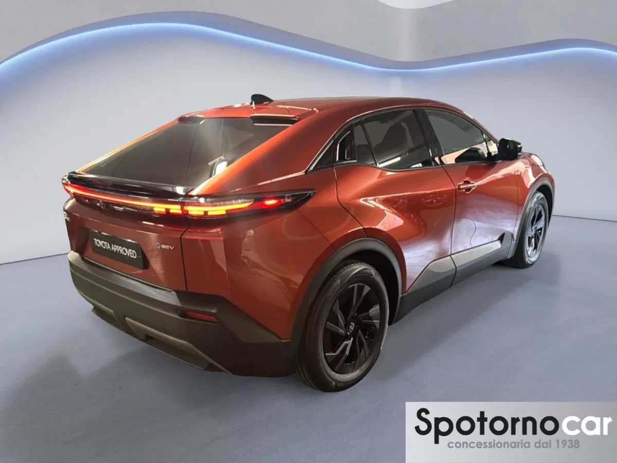 Toyota Toyota C-HR nuova a Milano (4)