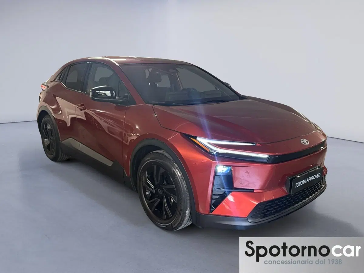 Toyota Toyota C-HR nuova a Milano (5)