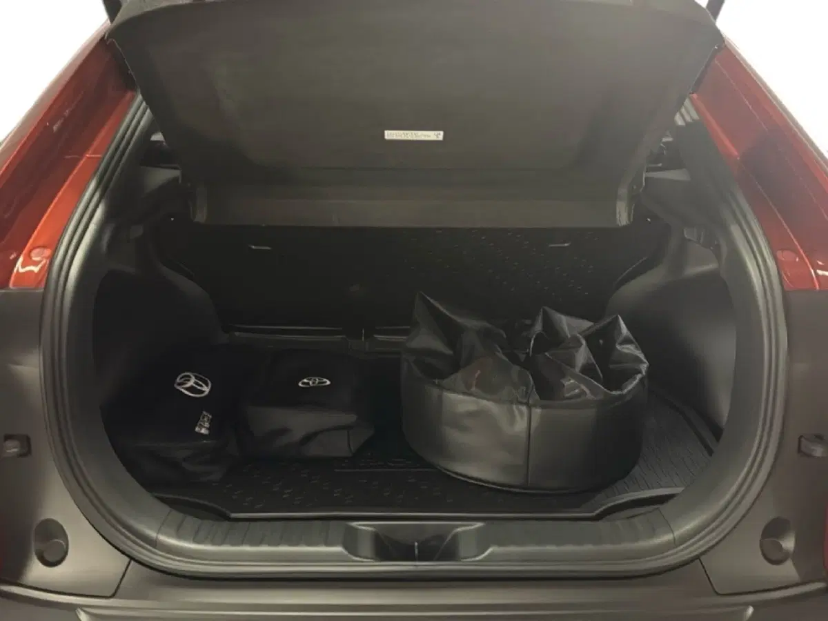 Toyota Toyota C-HR nuova a Milano (9)