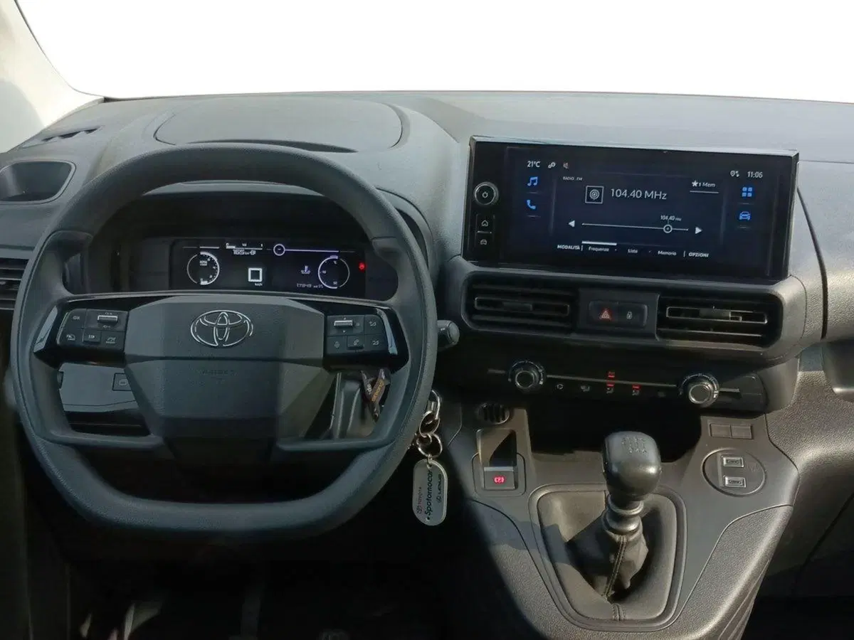 Toyota Proace City Furgone usata a Milano (8)