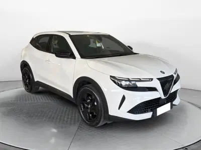 Alfa Romeo Junior 1.2 ibrida Q4 Intensa 145cv edct6 del 2025 usata a Ponsacco