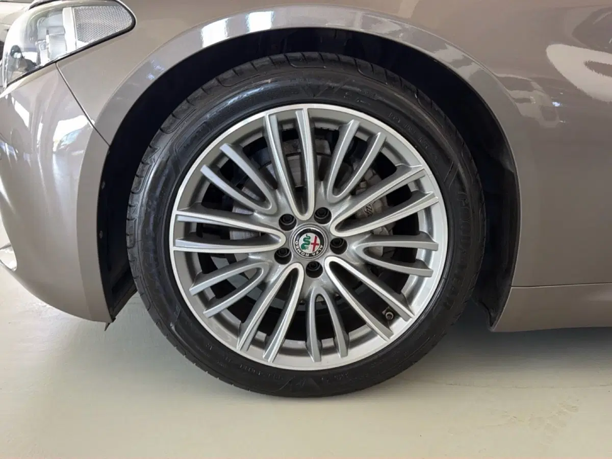 Alfa Romeo Giulia usata a Pisa (4)