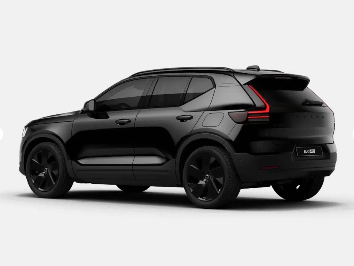 Volvo EX40 nuova a Como (4)