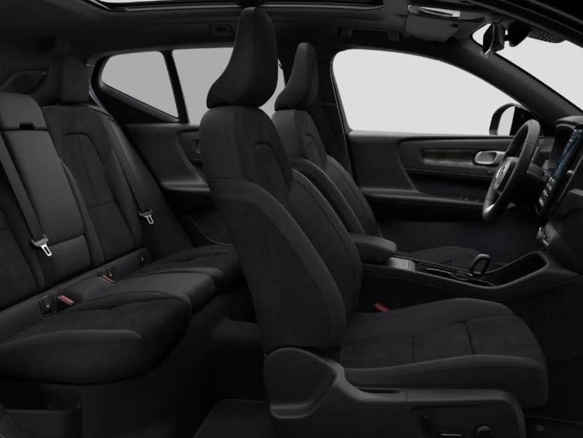 Volvo EX40 nuova a Como (7)
