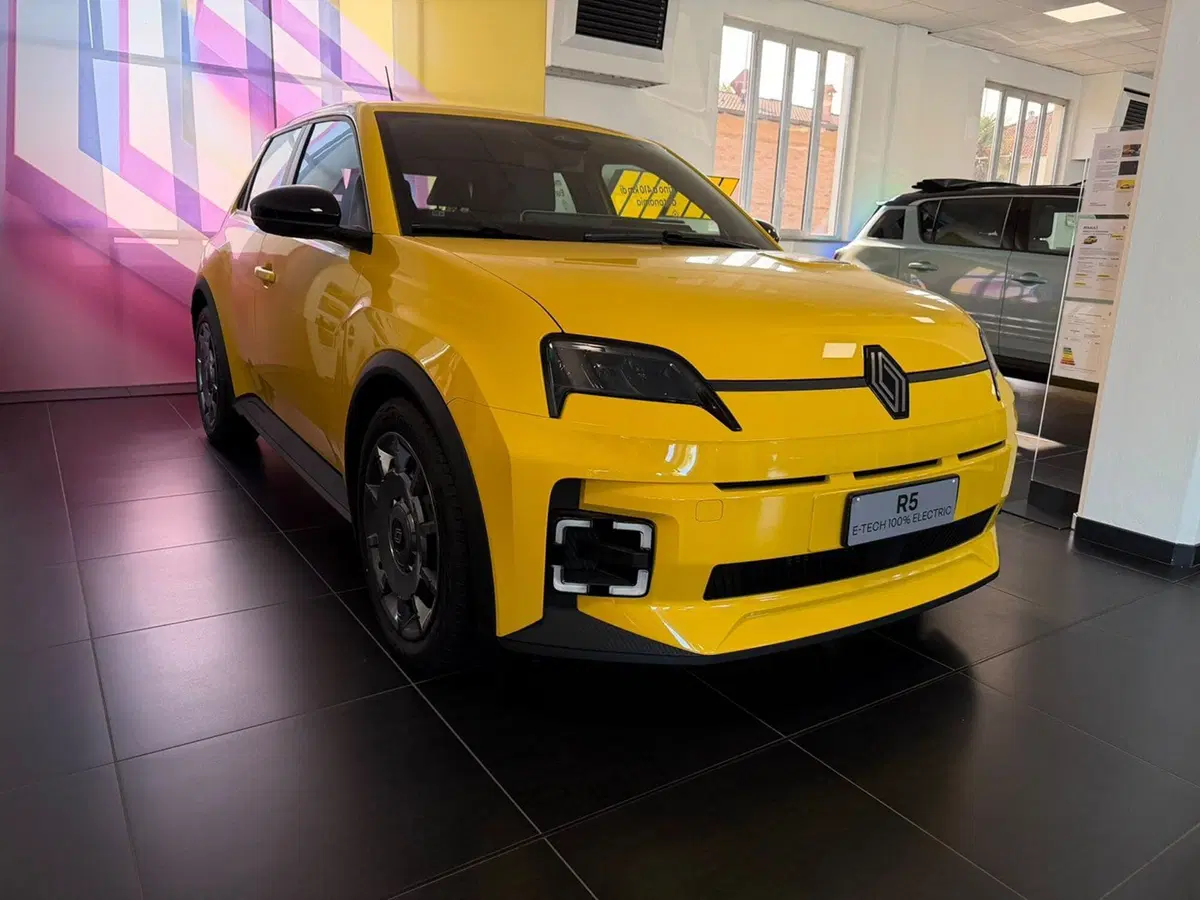 Renault Renault 5 nuova a Pavia (13)