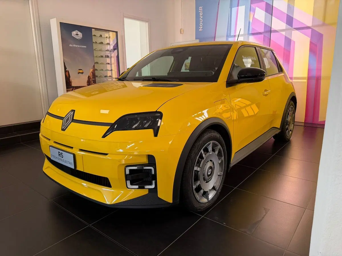 Renault Renault 5 nuova a Pavia (16)
