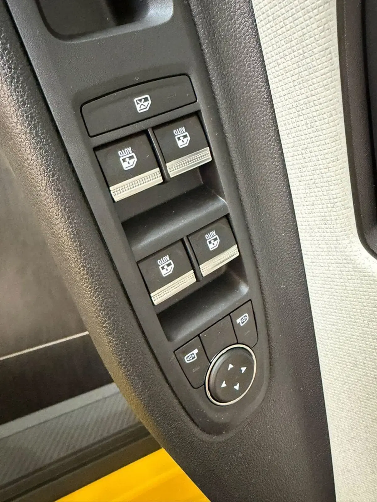 Renault Renault 5 nuova a Pavia (9)