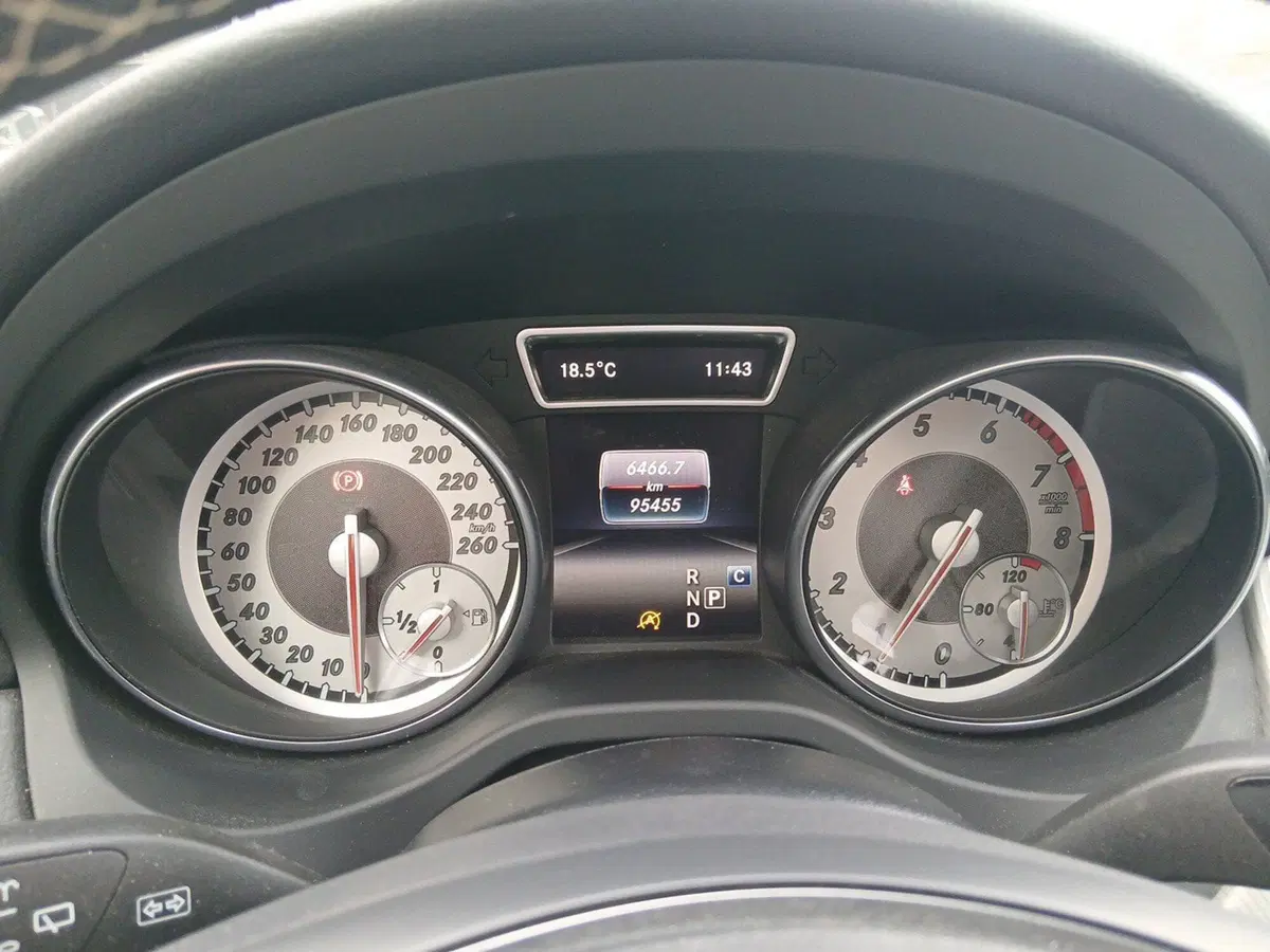 Mercedes-Benz GLA SUV usata a Pordenone (16)