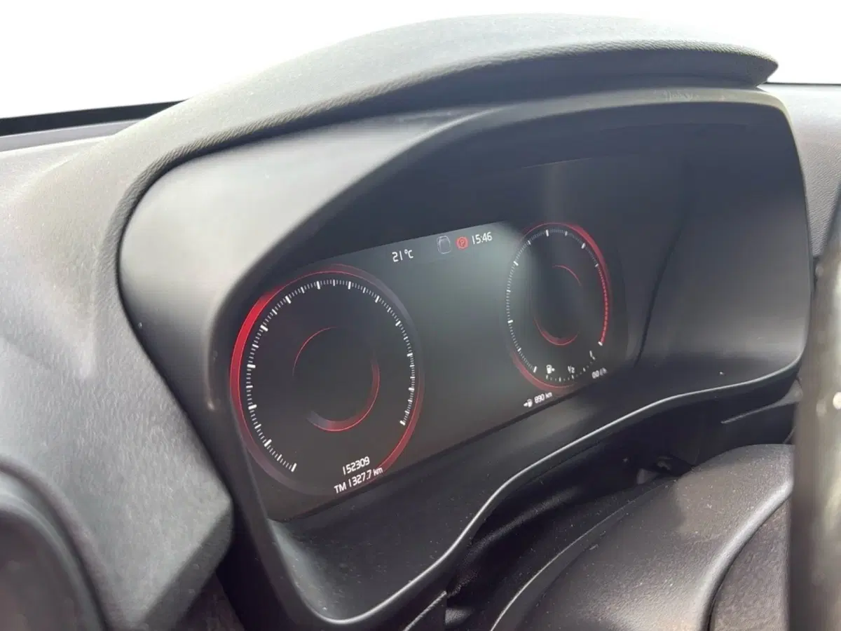 Volvo XC40 usata a Taranto (11)