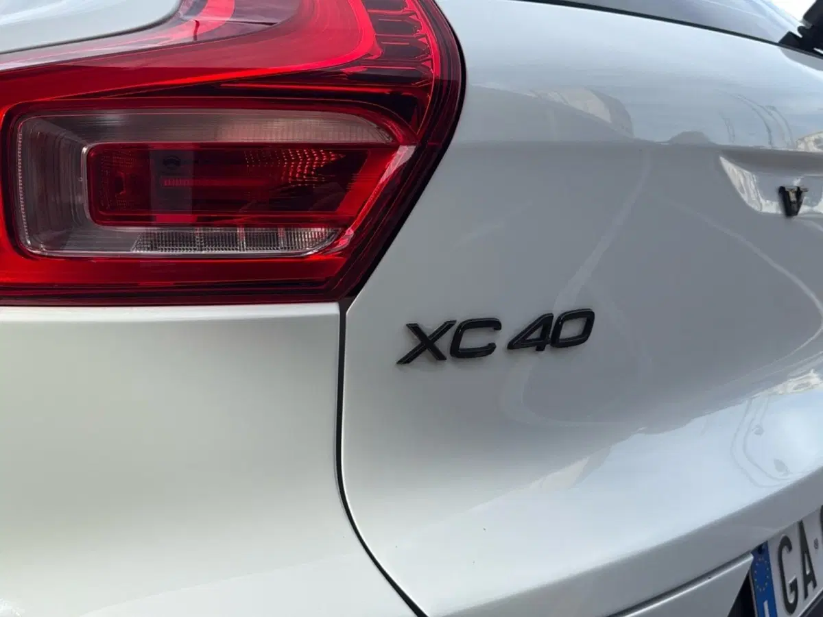 Volvo XC40 usata a Taranto (16)