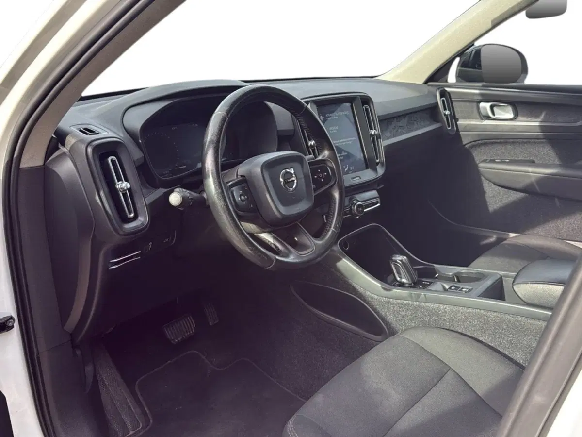 Volvo XC40 usata a Taranto (9)