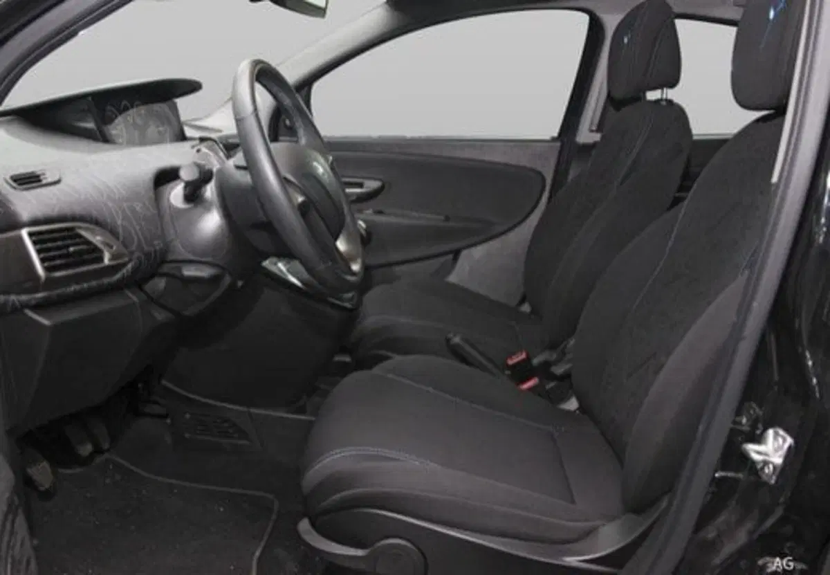 Lancia Ypsilon usata a Palermo (6)
