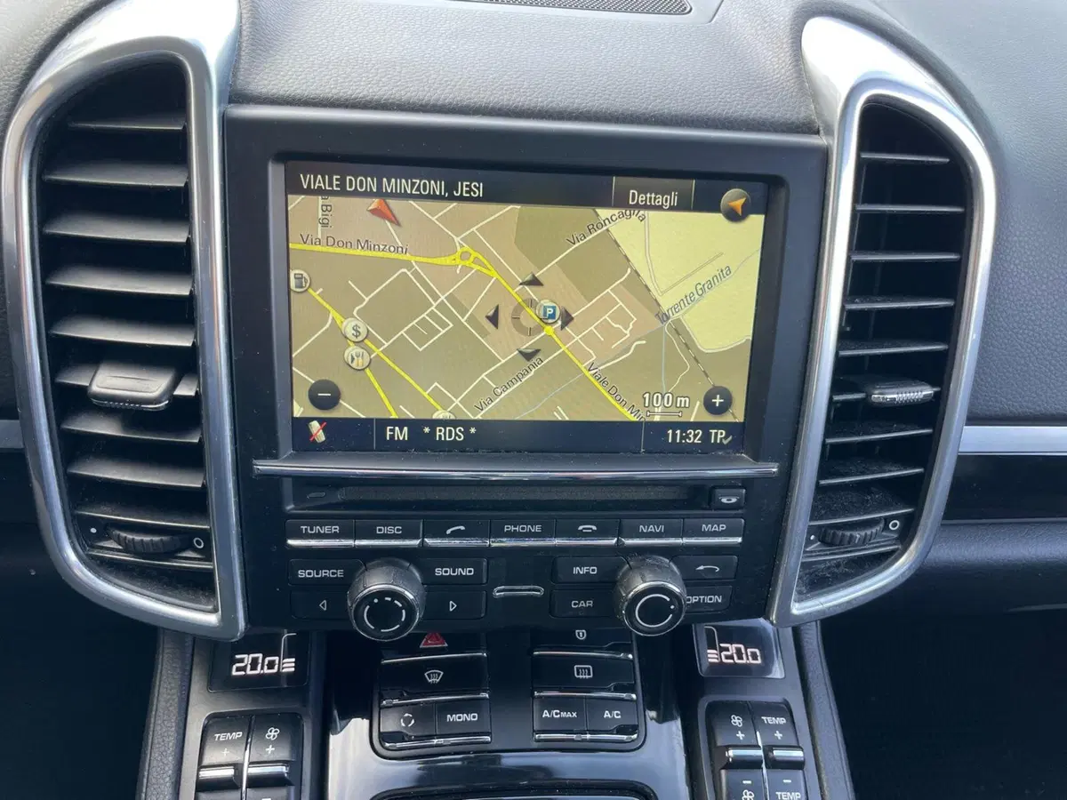 Porsche Cayenne usata a Ancona (13)