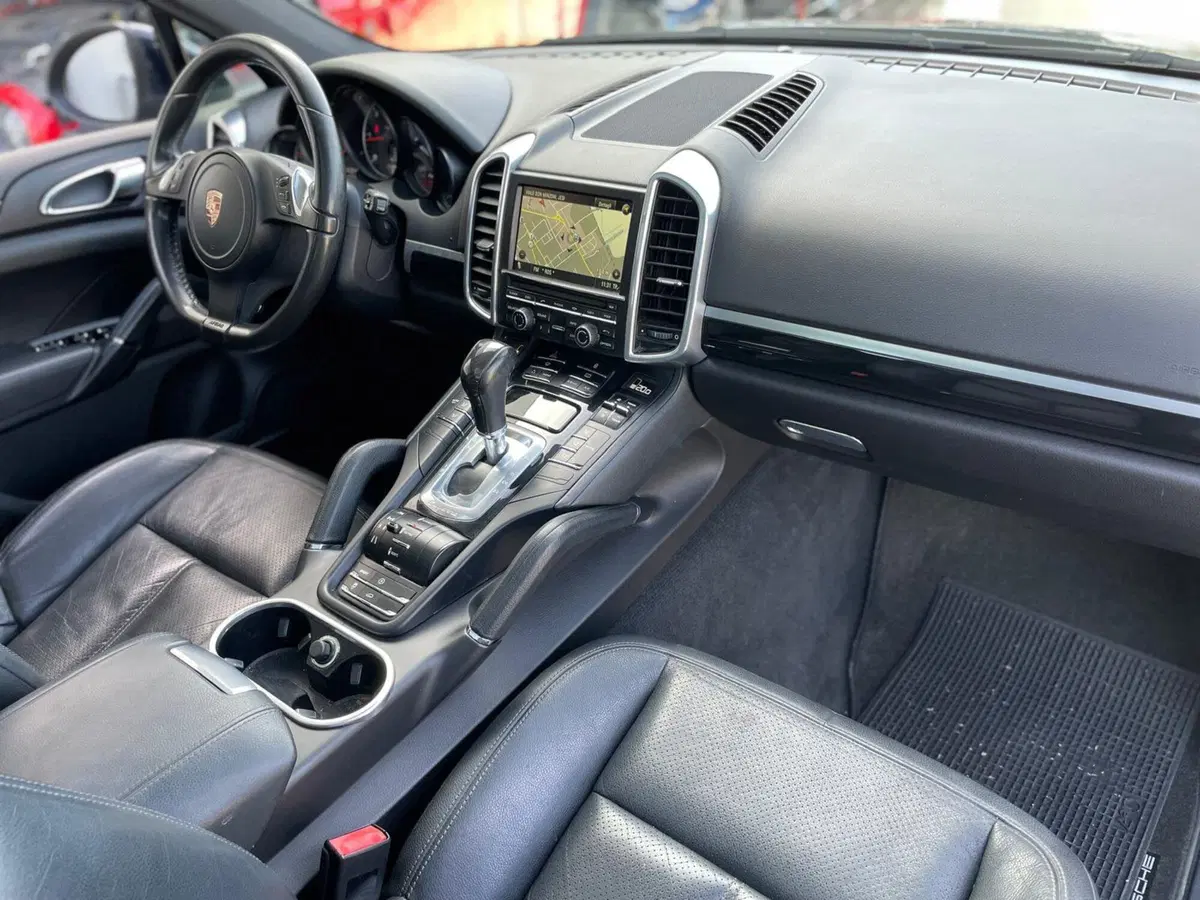 Porsche Cayenne usata a Ancona (17)