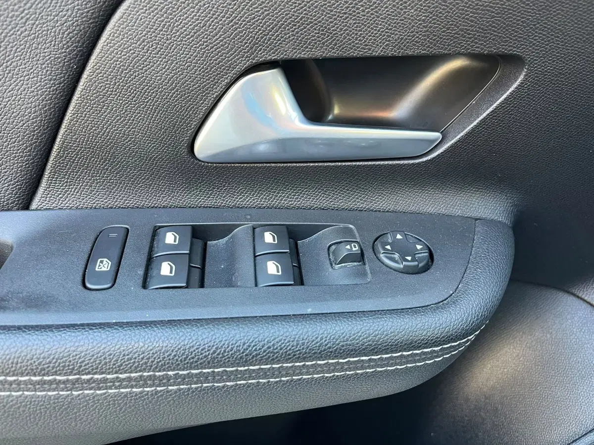 Opel Mokka usata a Massa-Carrara (16)