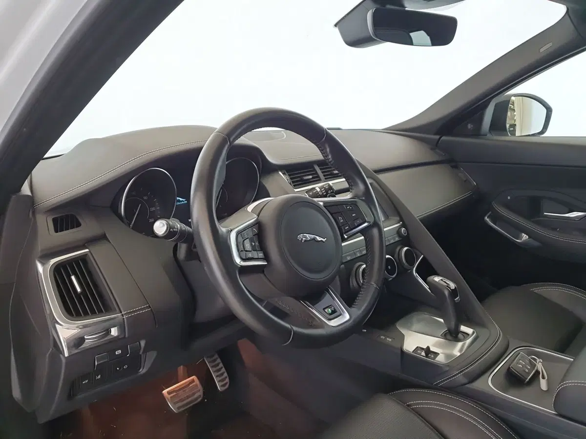 Jaguar E-Pace usata a Monza e Brianza (15)