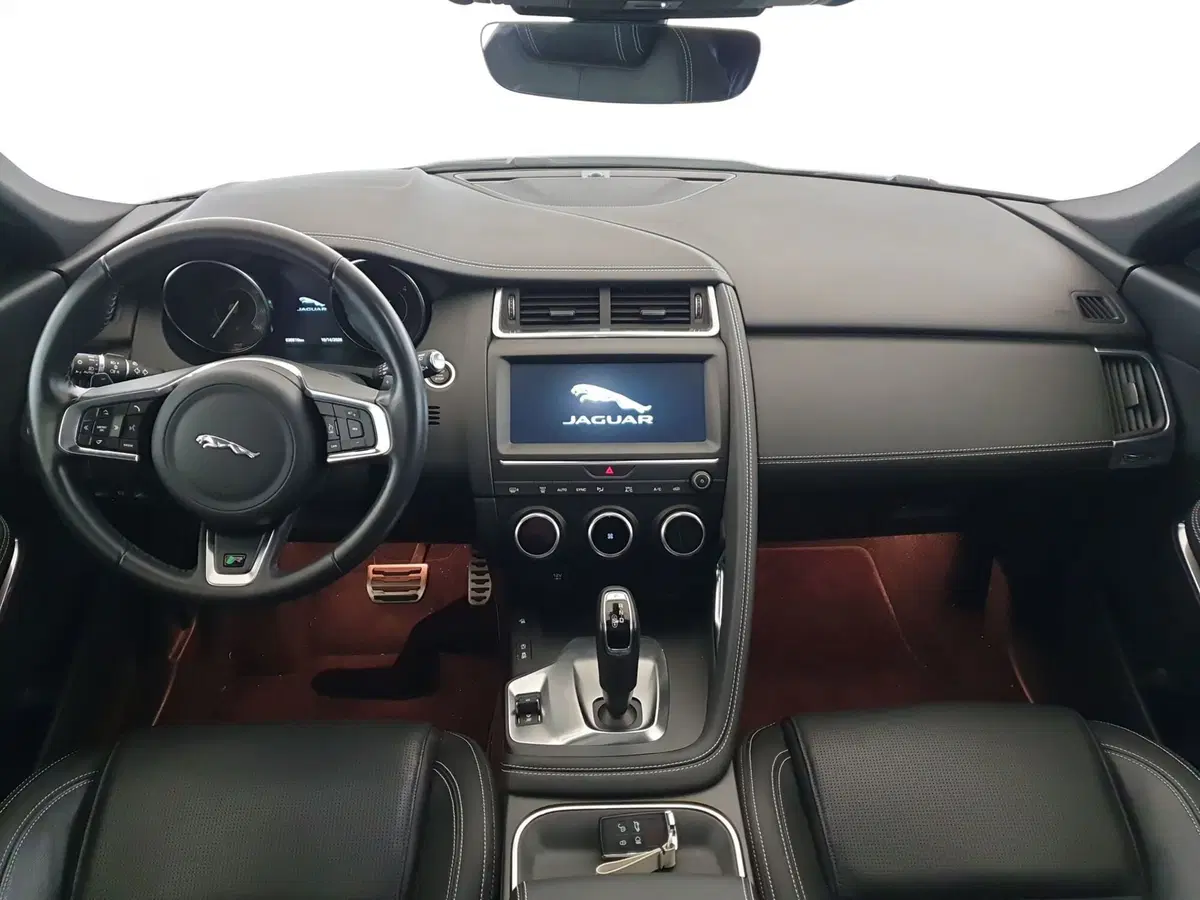 Jaguar E-Pace usata a Monza e Brianza (4)