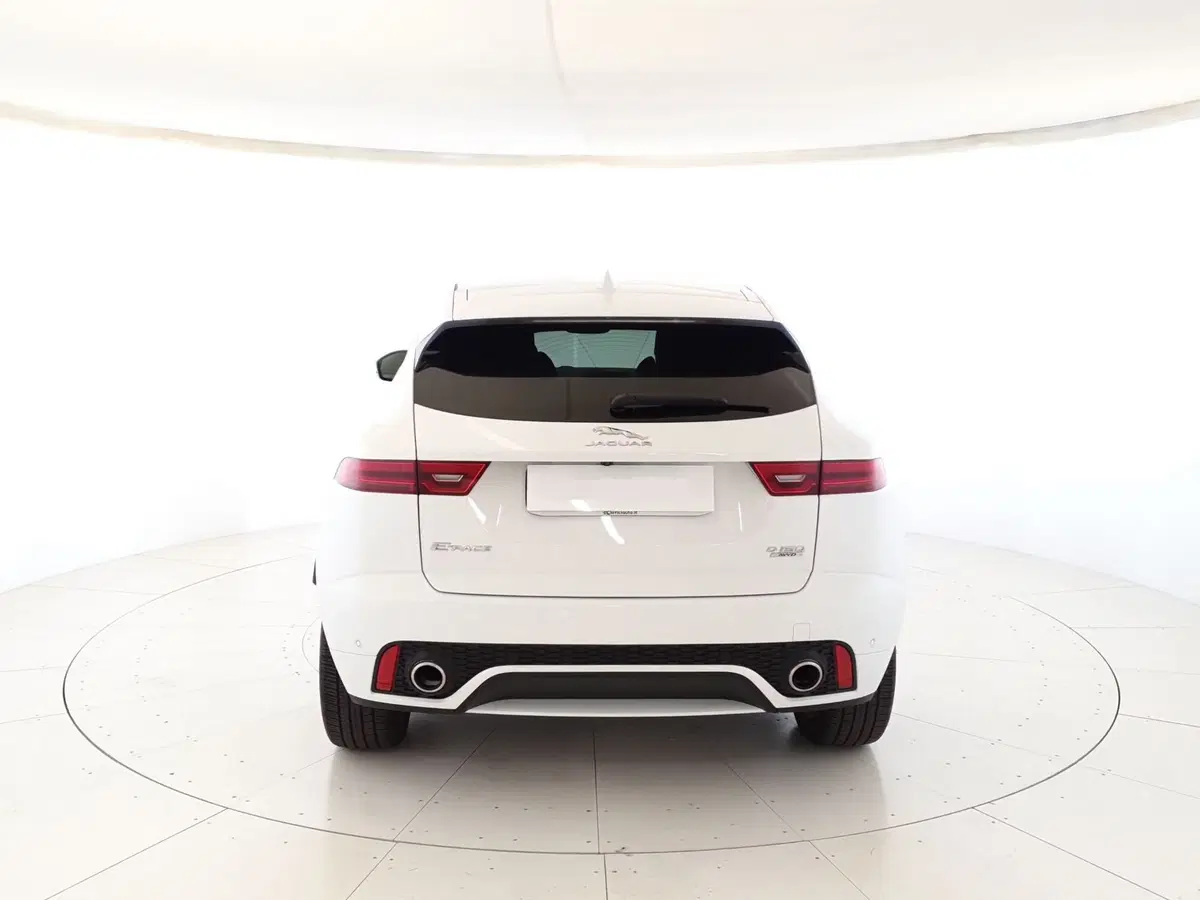Jaguar E-Pace usata a Monza e Brianza (7)