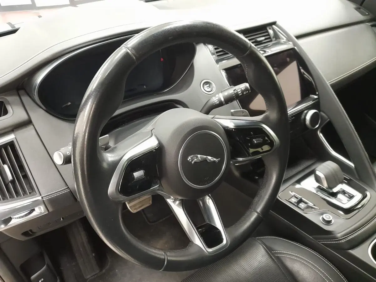 Jaguar E-Pace usata a Alessandria (12)