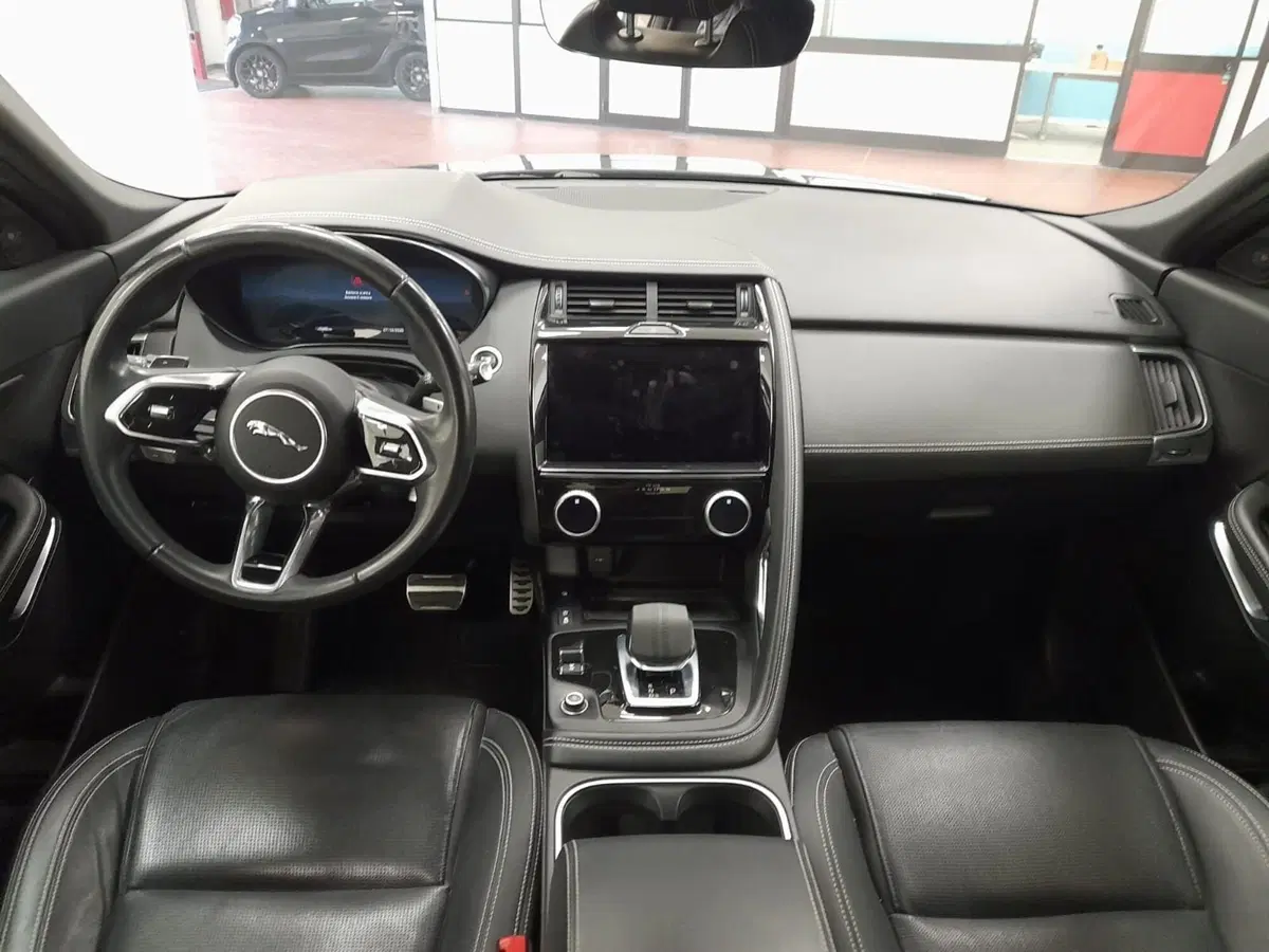 Jaguar E-Pace usata a Alessandria (14)