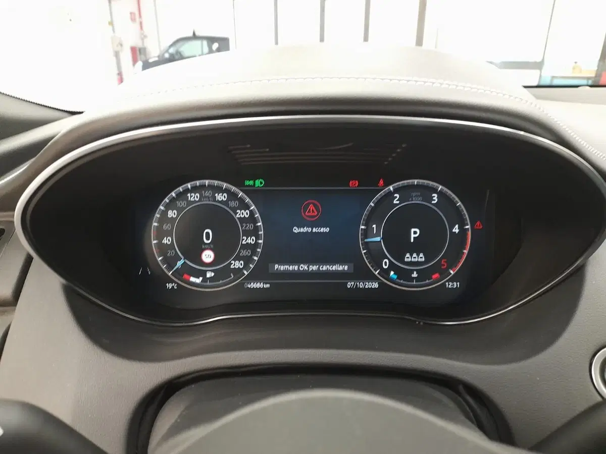 Jaguar E-Pace usata a Alessandria (15)