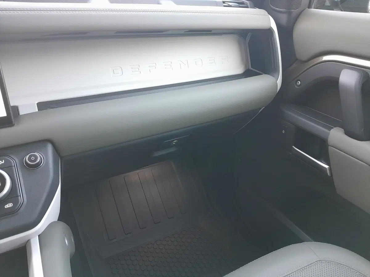 Land Rover Defender usata a Cuneo (12)