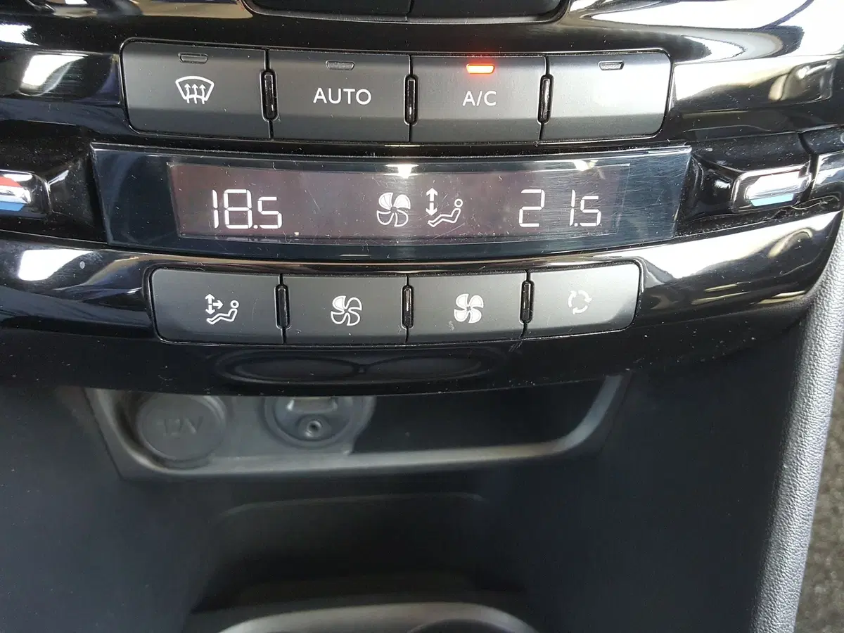 Peugeot 208 usata a L'Aquila (9)