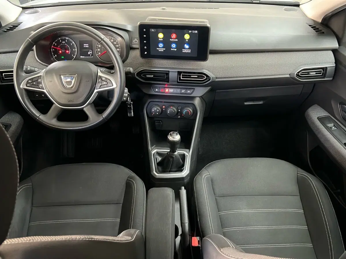 Dacia Jogger usata a Roma (11)