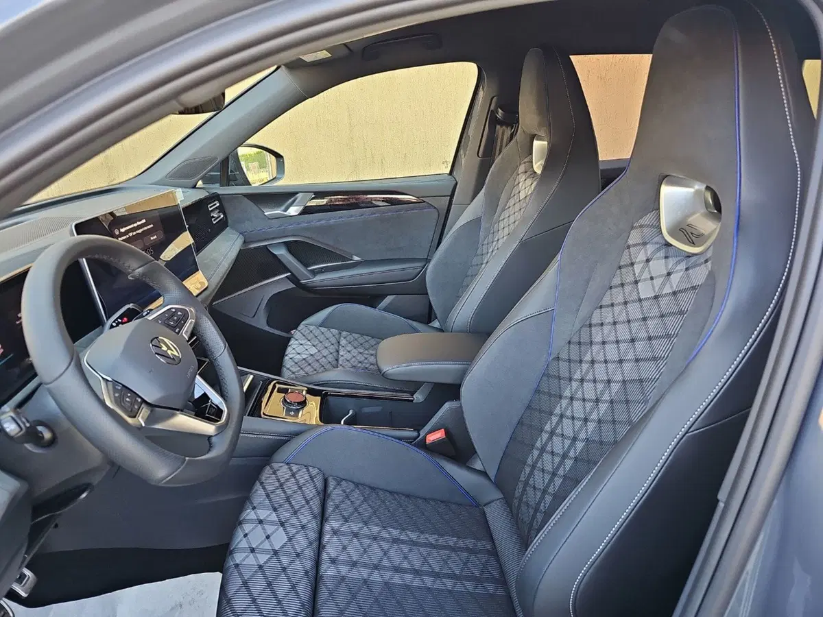 Volkswagen Tiguan nuova a Lecco (10)