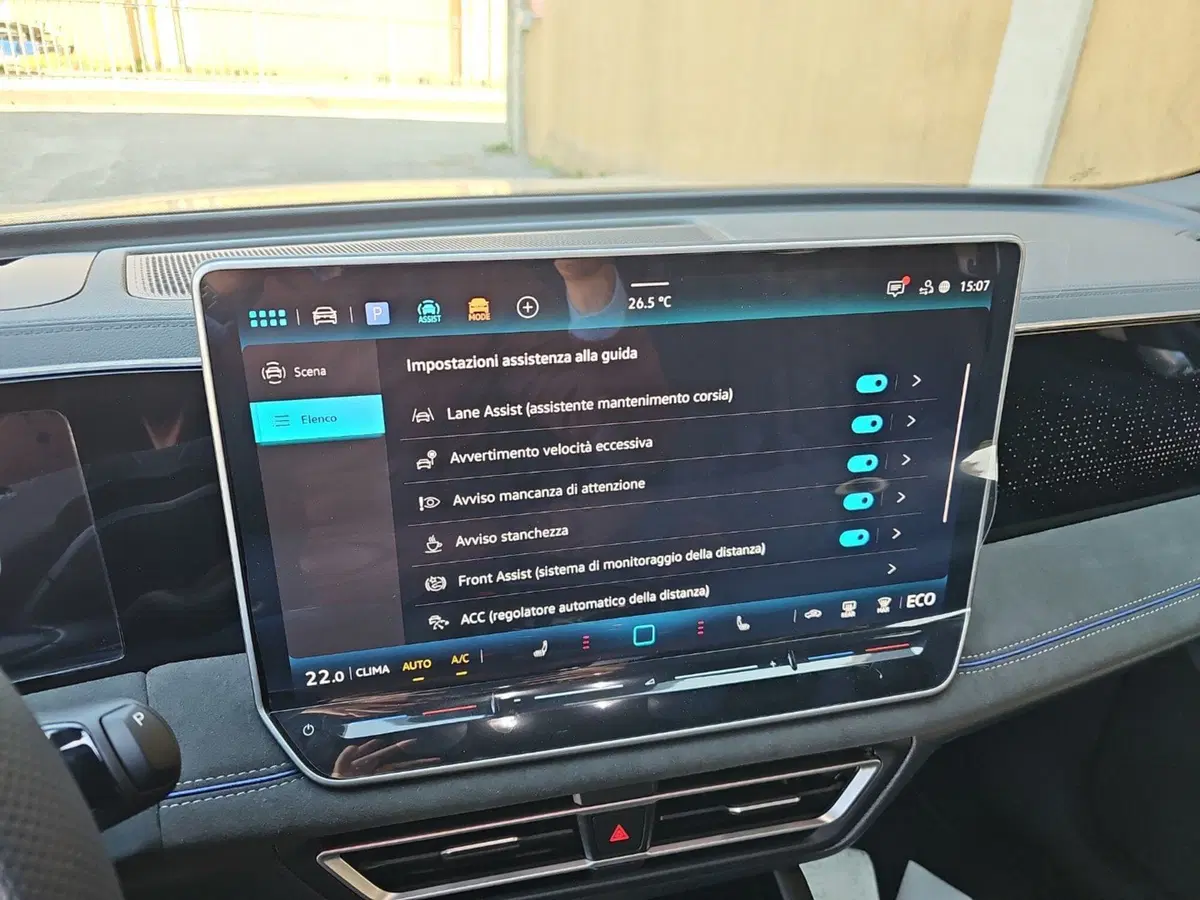 Volkswagen Tiguan nuova a Lecco (16)