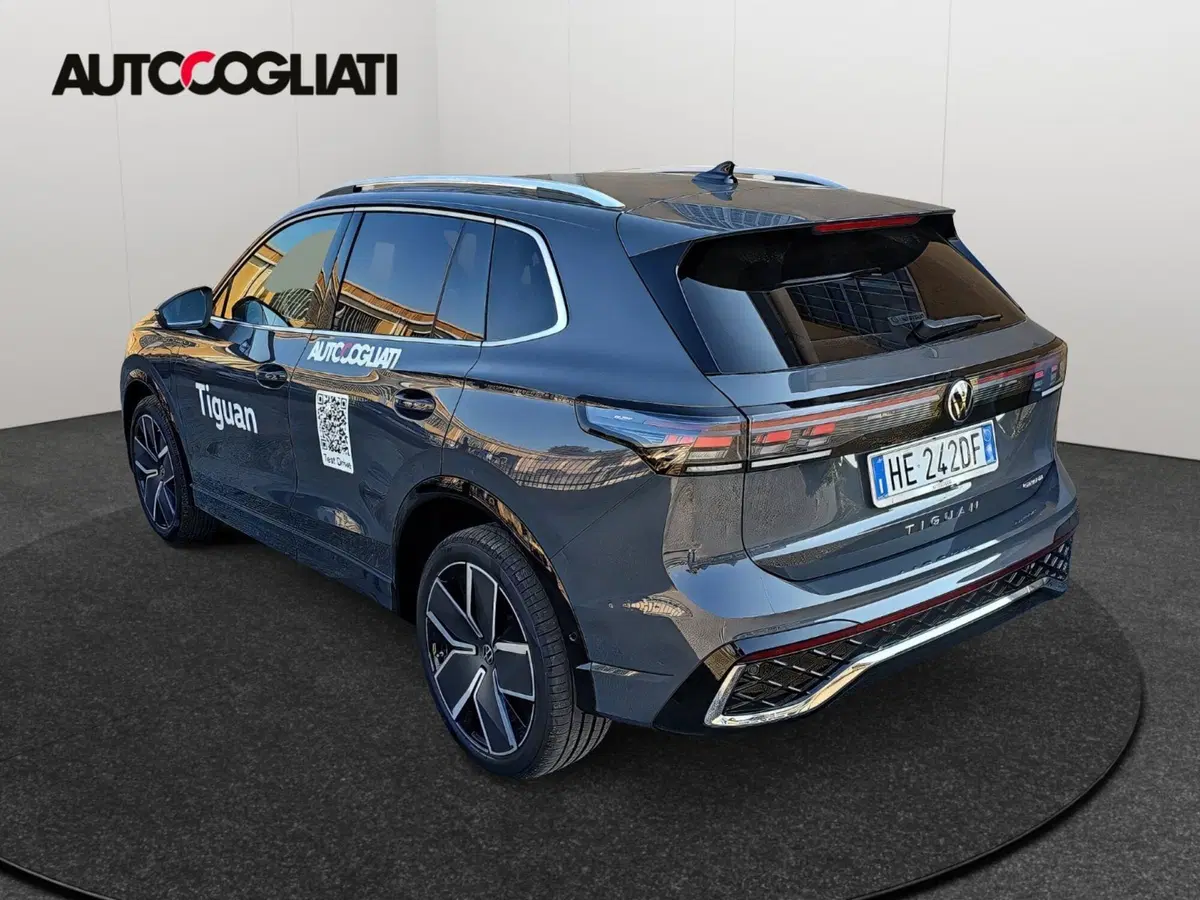 Volkswagen Tiguan nuova a Lecco (3)