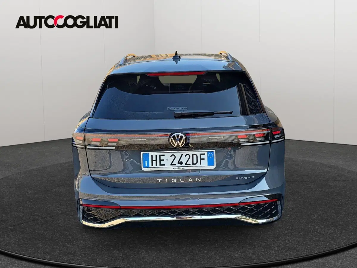 Volkswagen Tiguan nuova a Lecco (4)