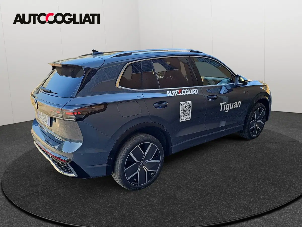 Volkswagen Tiguan nuova a Lecco (6)