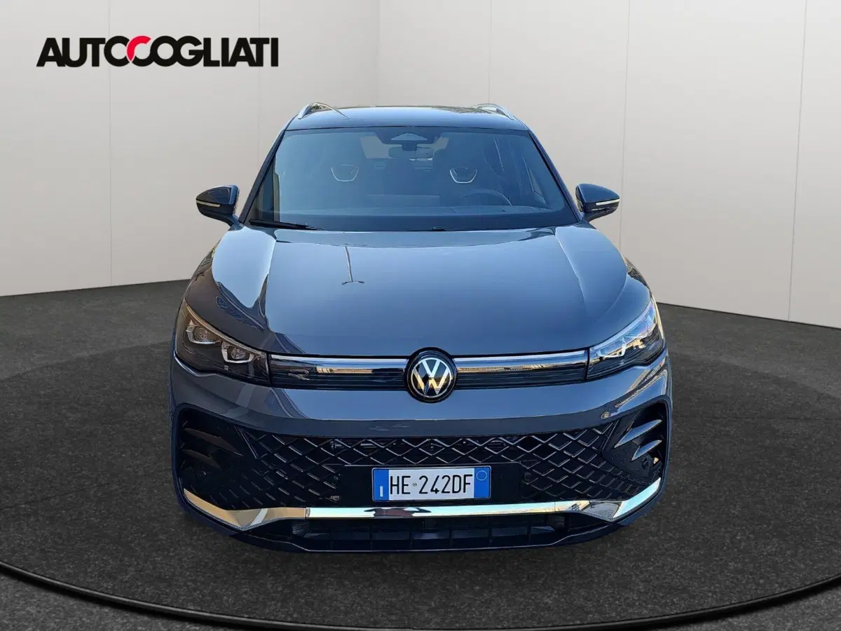 Volkswagen Tiguan nuova a Lecco (8)