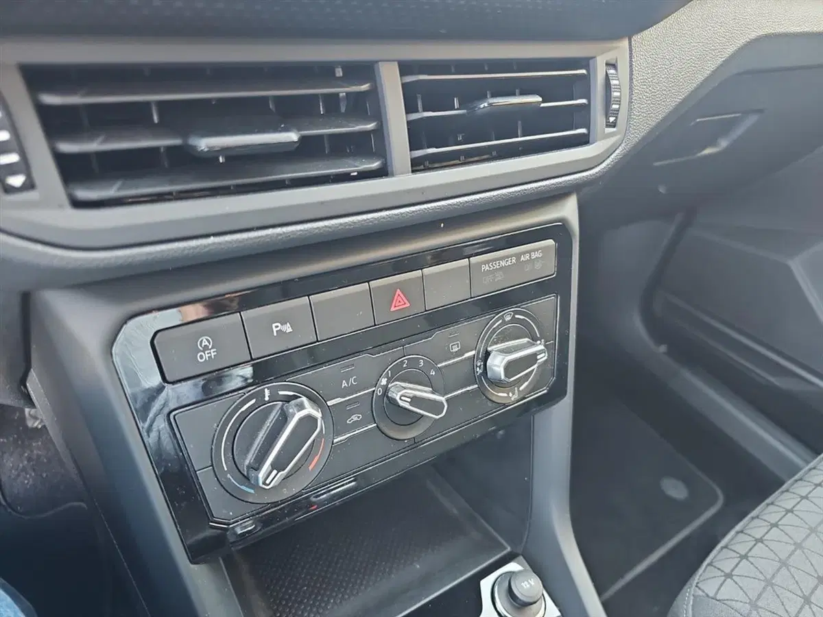 Volkswagen T-Cross usata a Lecco (14)