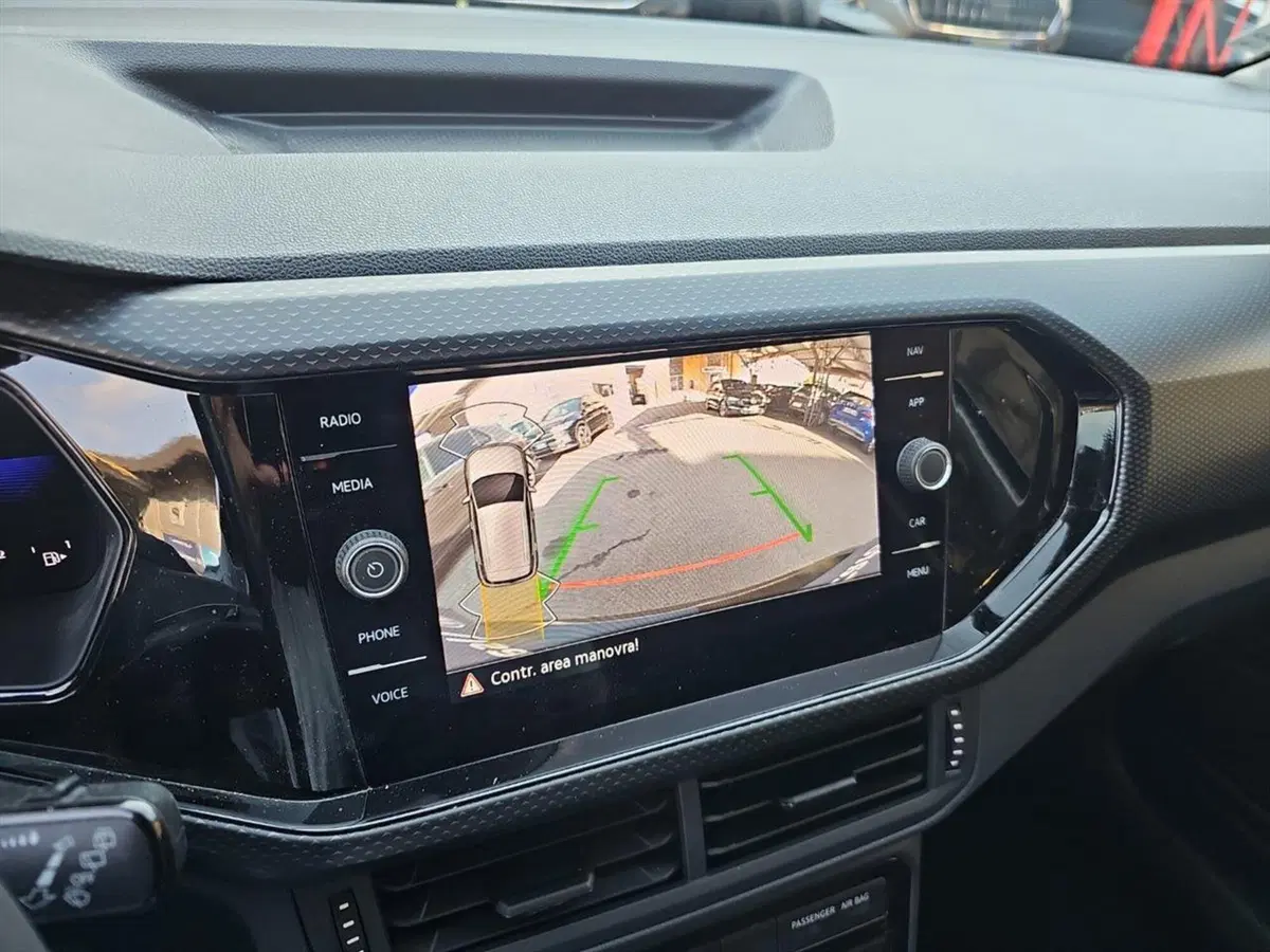 Volkswagen T-Cross usata a Lecco (15)