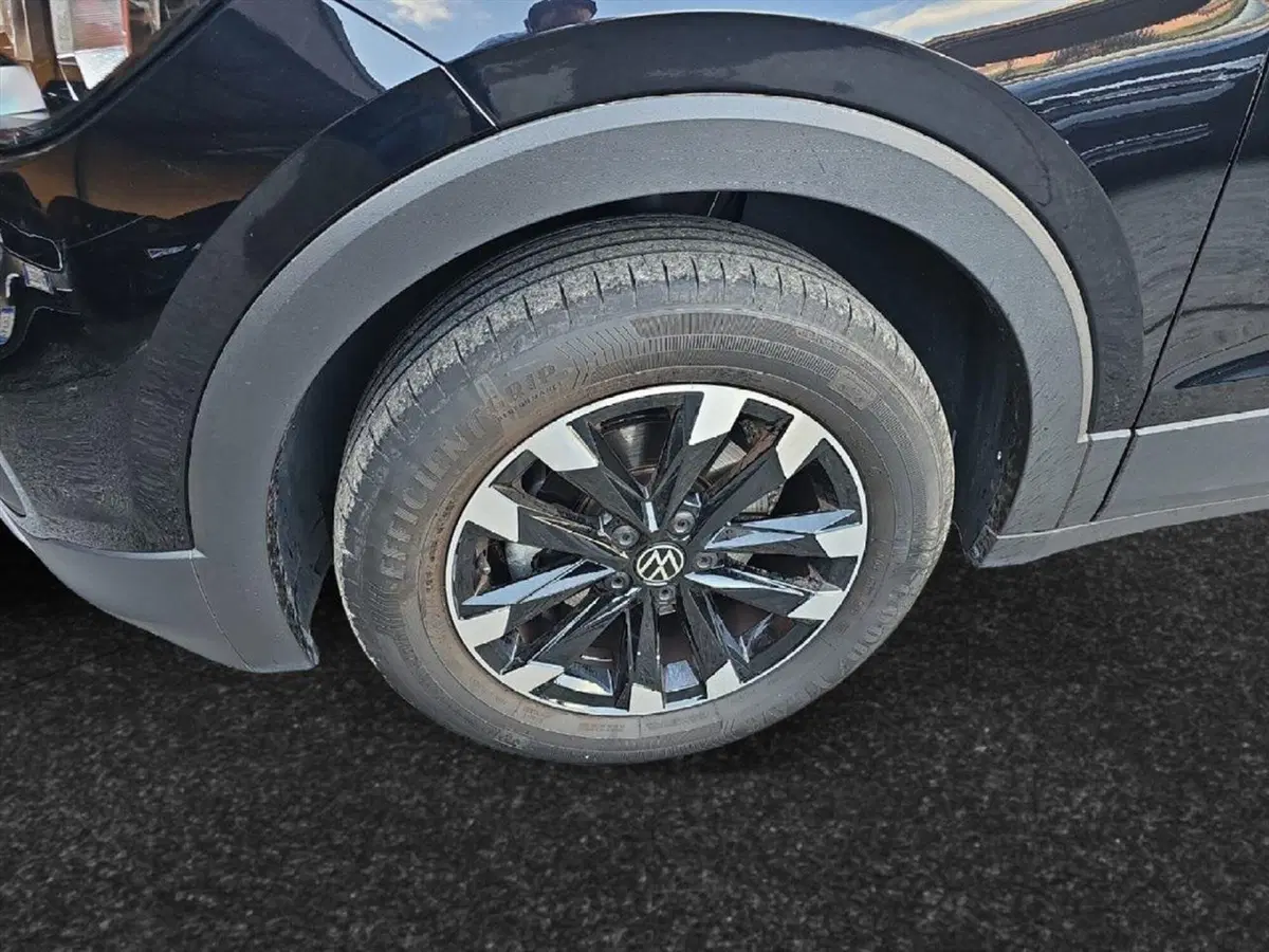 Volkswagen T-Cross usata a Lecco (17)