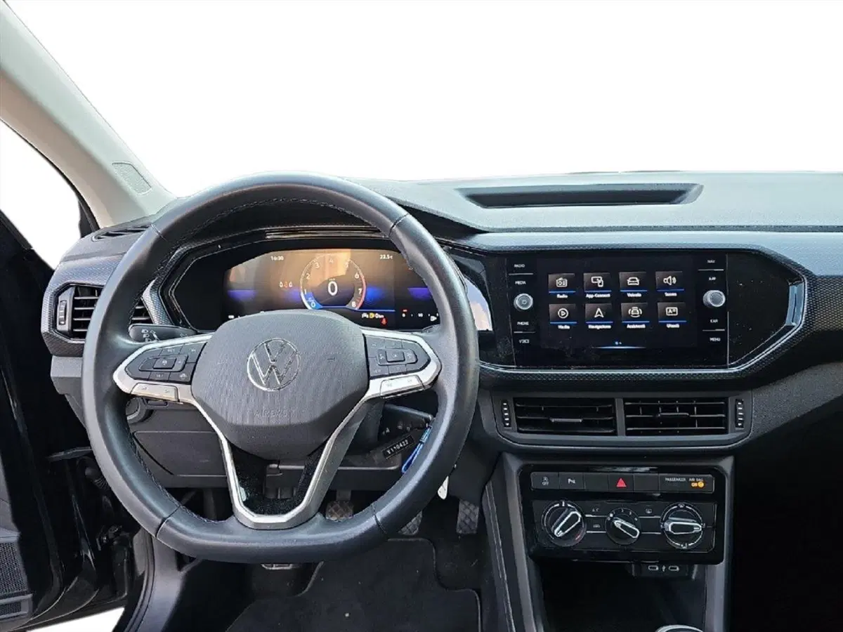 Volkswagen T-Cross usata a Lecco (8)