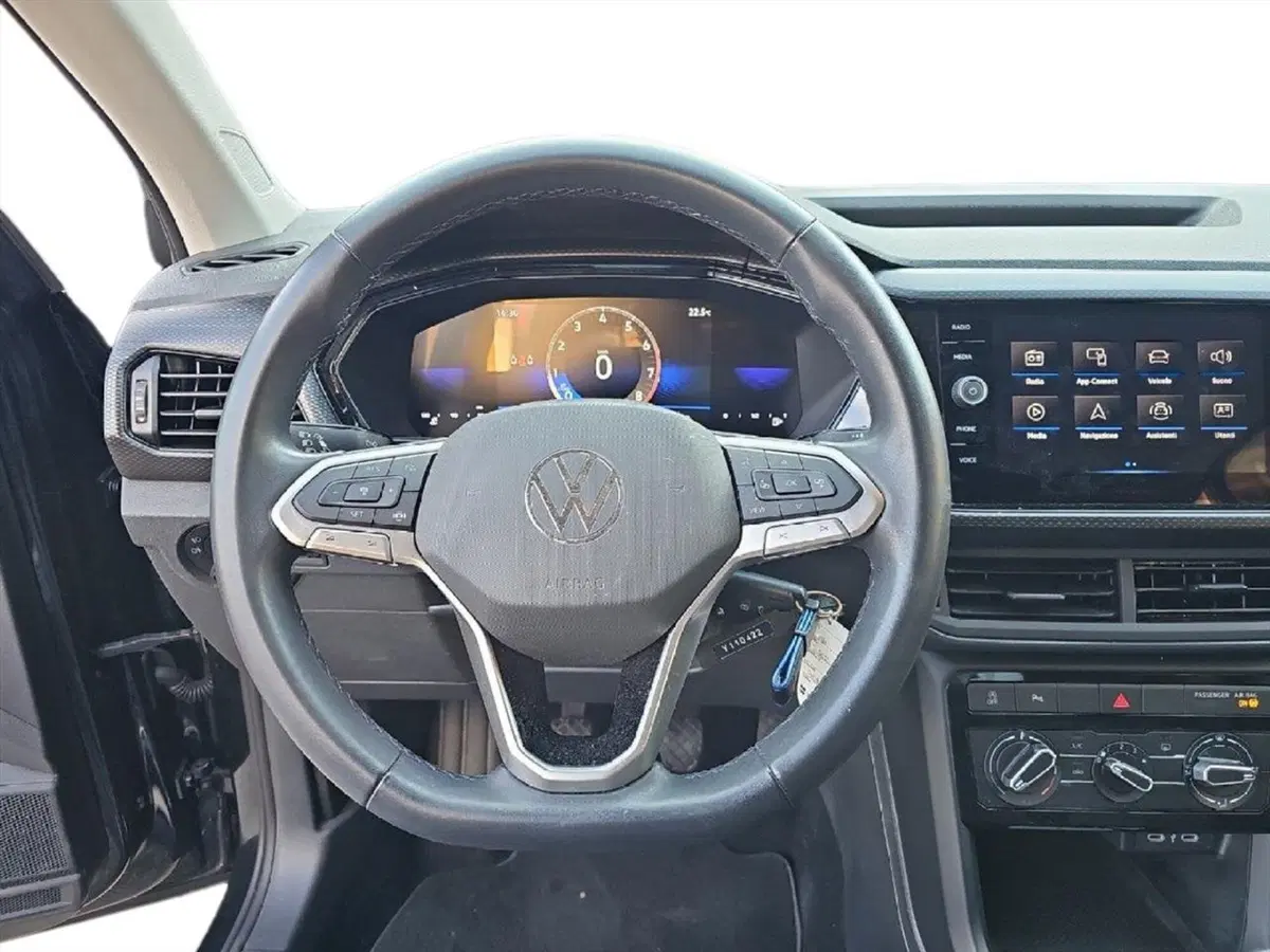 Volkswagen T-Cross usata a Lecco (9)