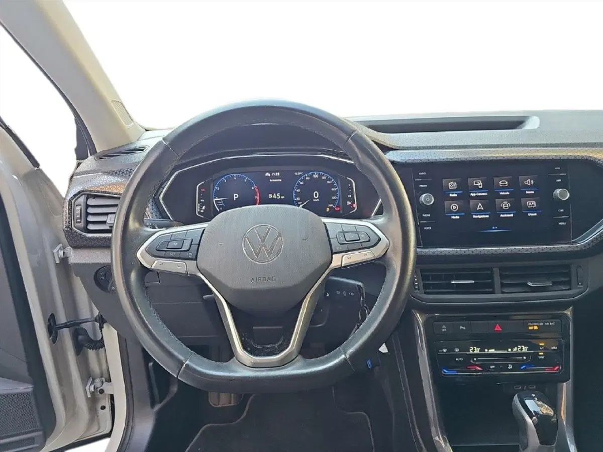 Volkswagen T-Cross usata a Lecco (10)