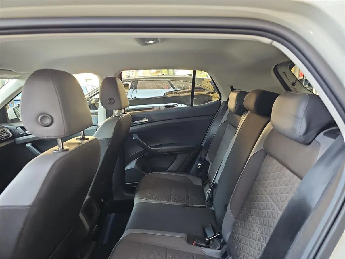 Volkswagen T-Cross usata a Lecco (12)