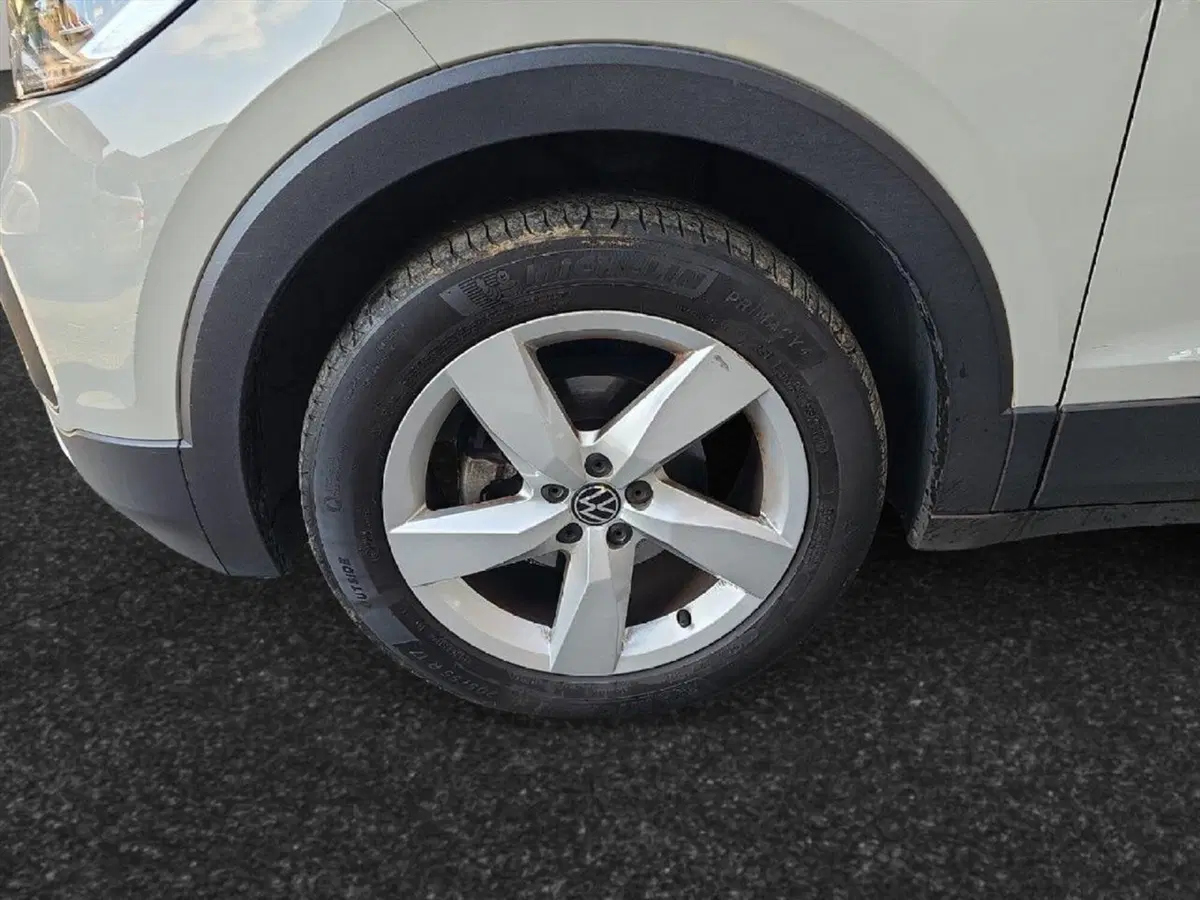 Volkswagen T-Cross usata a Lecco (13)
