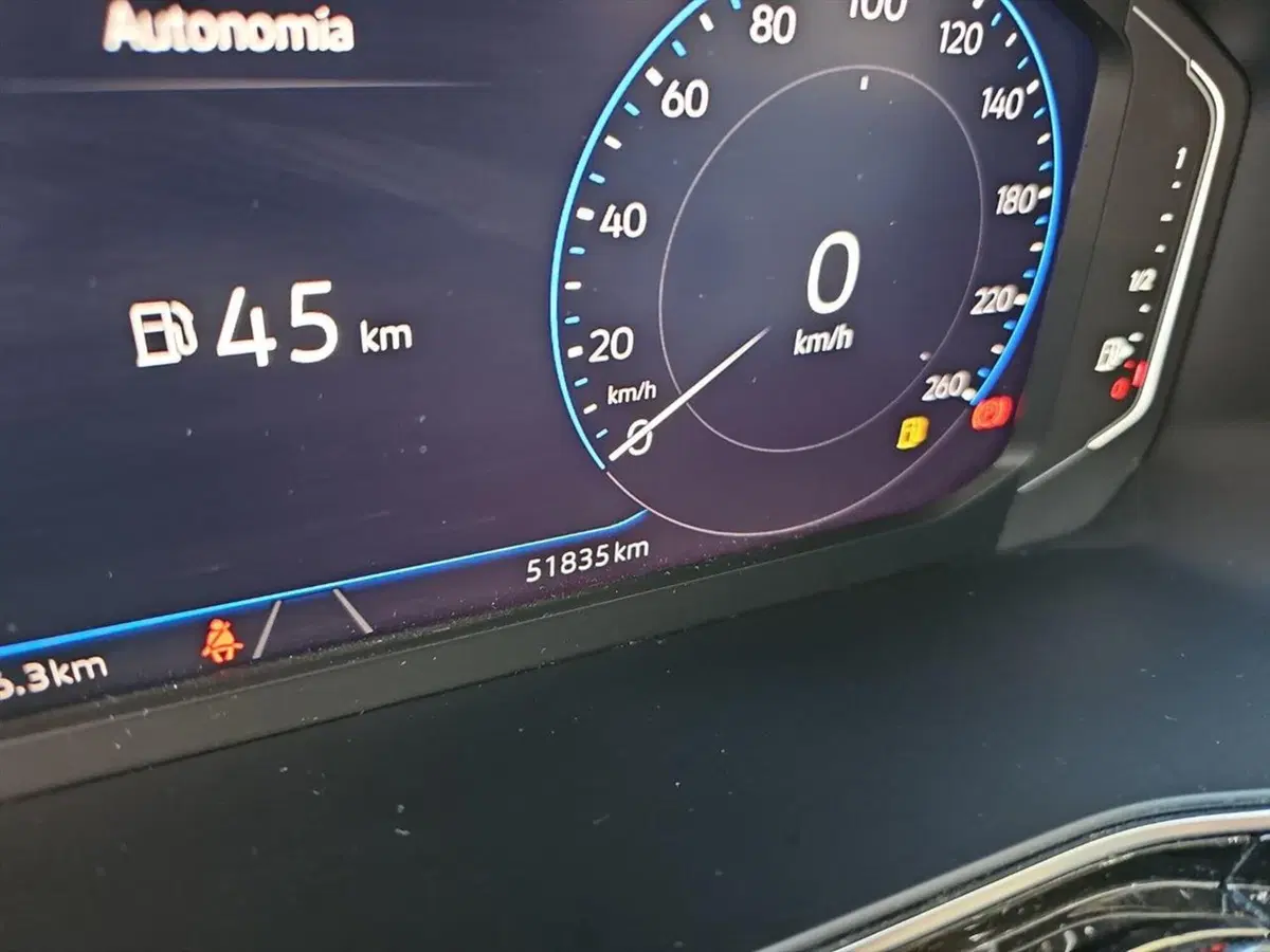 Volkswagen T-Cross usata a Lecco (15)