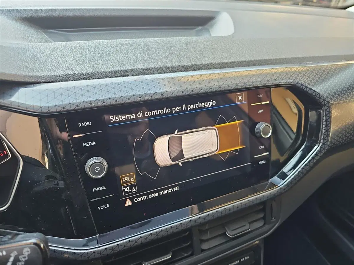 Volkswagen T-Cross usata a Lecco (16)