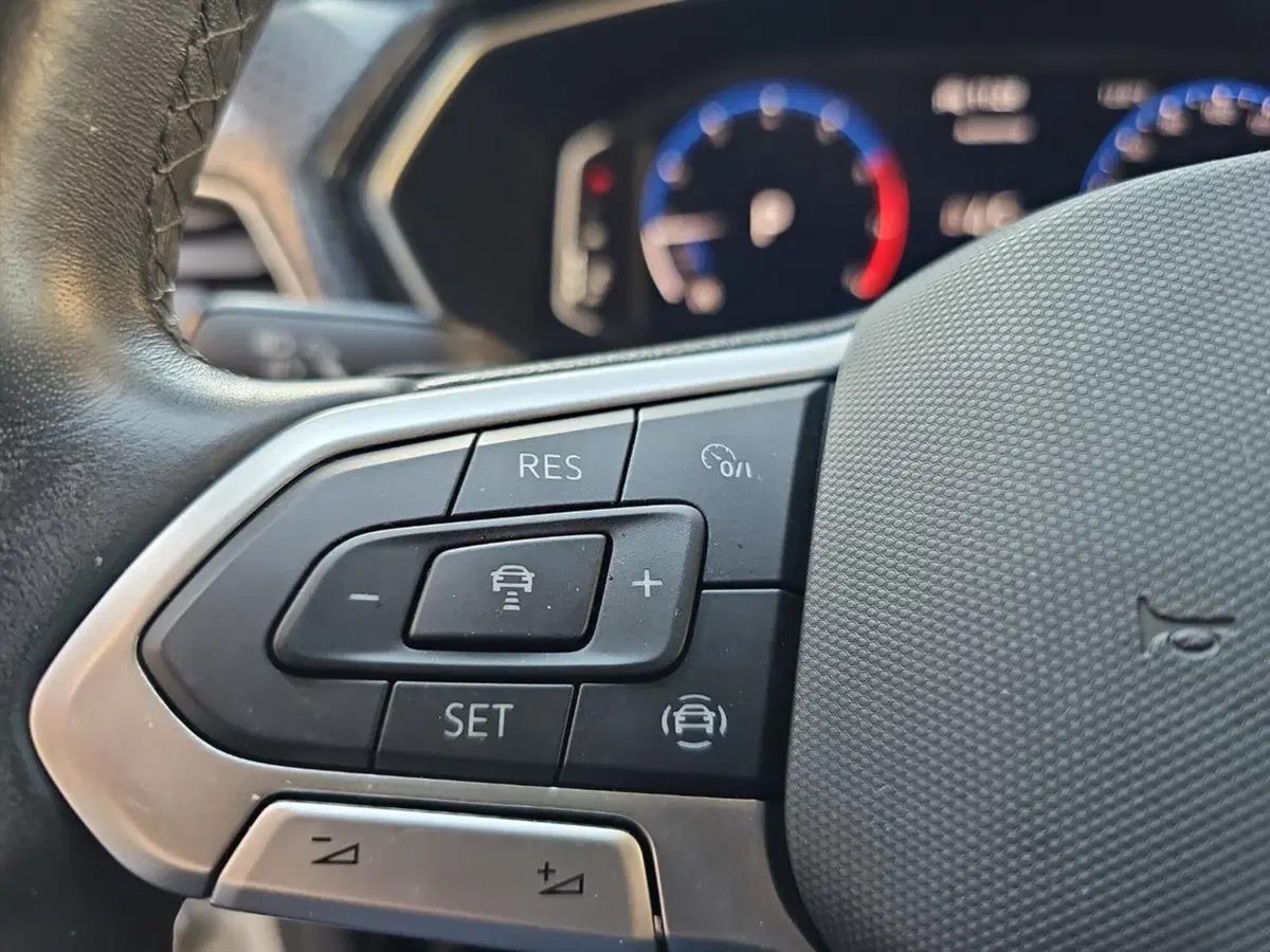 Volkswagen T-Cross usata a Lecco (18)