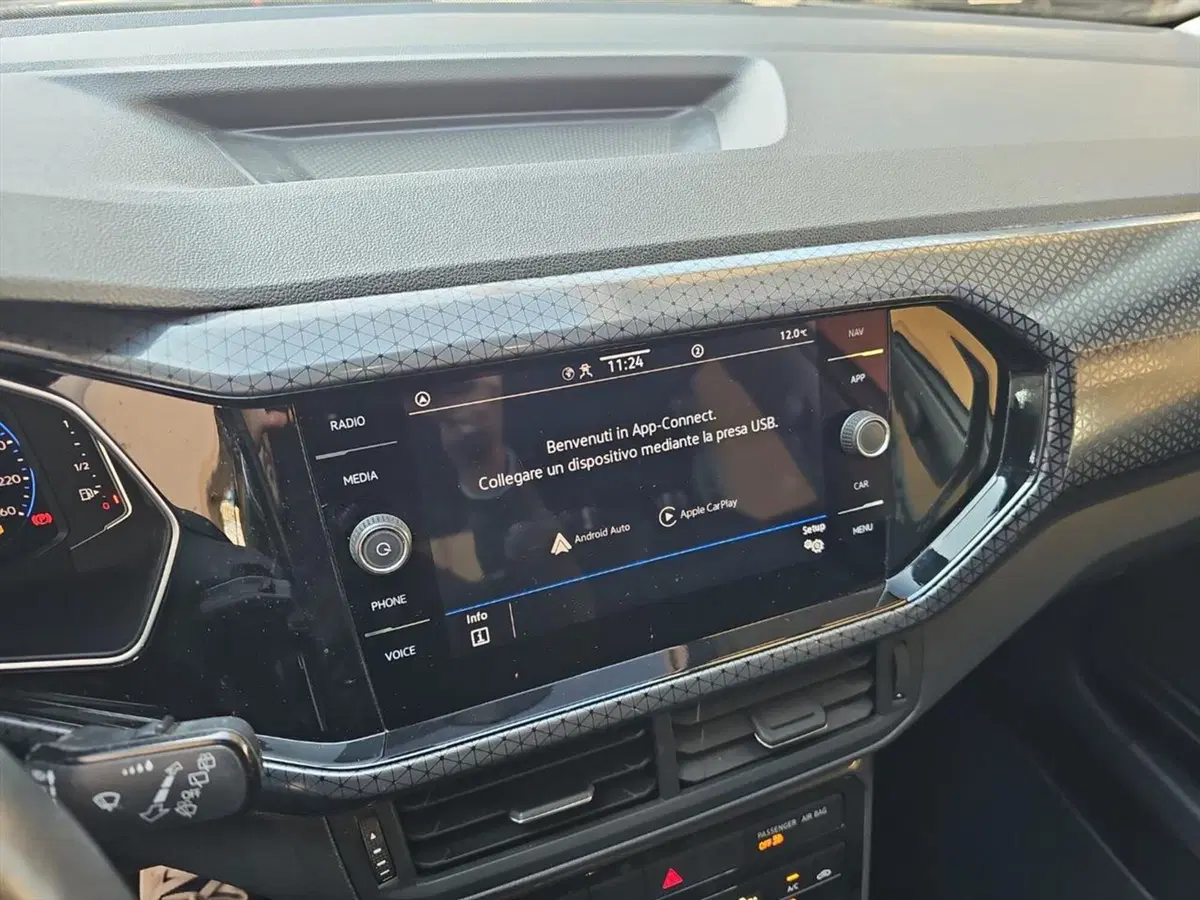 Volkswagen T-Cross usata a Lecco (19)