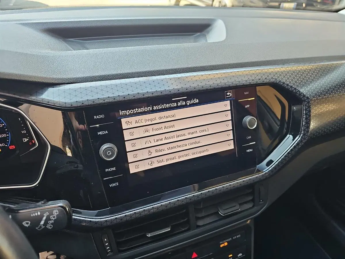 Volkswagen T-Cross usata a Lecco (20)
